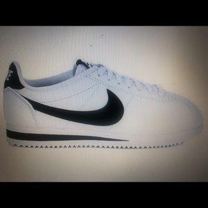 Nike women’s Classic Cortez Leather running shoe